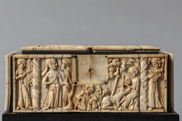 Casket with quatrefoils (coffret; quatre-feuilles) (Body, front)