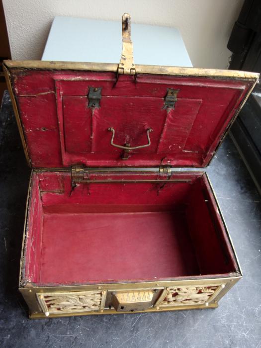 Casket with openwork panels (coffret; plaques ajourées) (Interior)