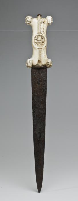 Dagger handle (manche de poignard) (Side)