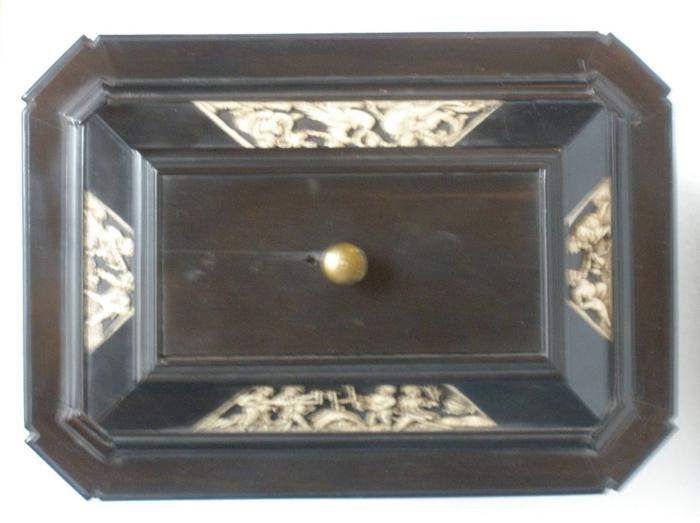 Openworks panels decorating a casket (coffret; plaque ajourée) (Top)