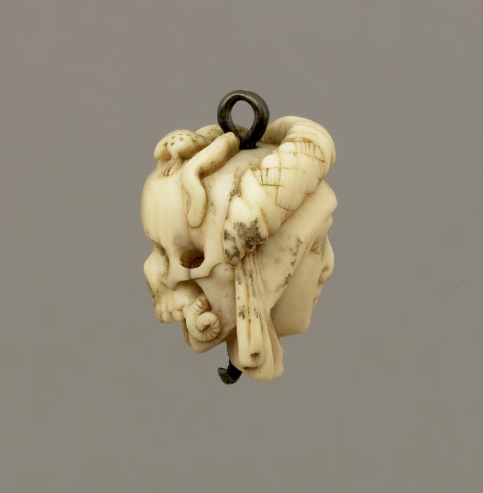 Rosary bead, 2 faces (Side)