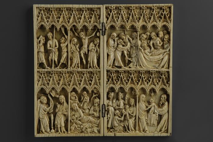 Diptych, 2 registers, 6 arches across (frise d'arcatures, colonnettes) (Front)