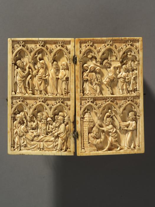 Diptych, 2 registers, 3 arches across (frise d'arcatures; colonnettes) (Front)