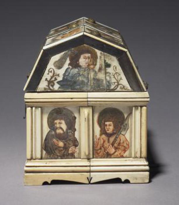 Painted box with pitched lid (boîte)