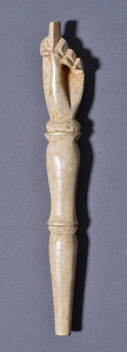 Stylus, hair parter (gravoir) or piece used in the game of Honchets or Jonchets (Back)