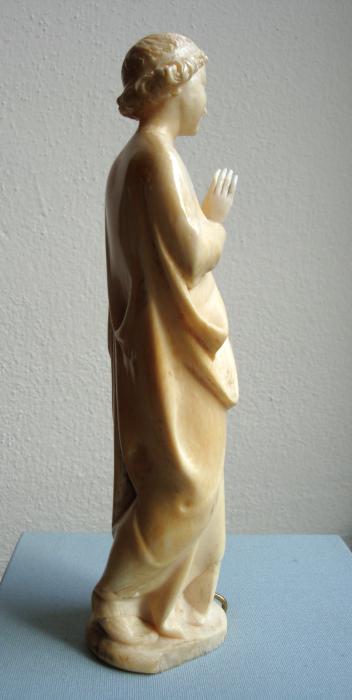 Statuette (Side)