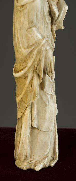 Statuette (Side, right)