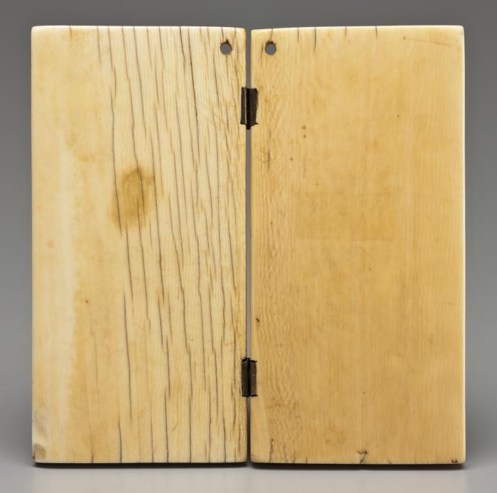 Diptych, 2 registers, with quatrefoils (quatre-feuilles) (Back)