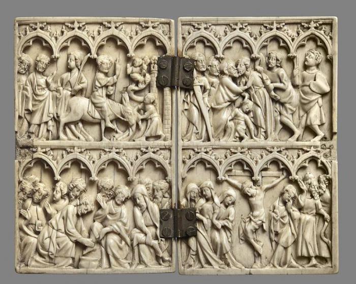 Diptych, 2 registers, 4 arches across (frise d'arcatures) (Front)