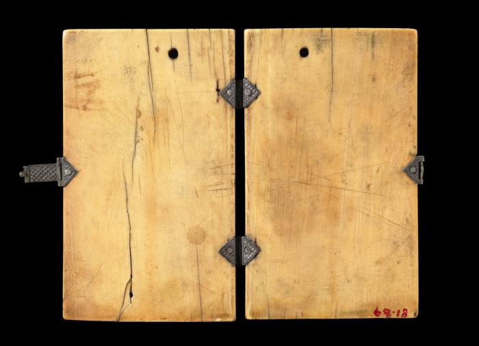 Diptych, 1 register, 3 arches across, bands of rosettes (frise d'arcatures; plaquettes; décor de roses) (Back)