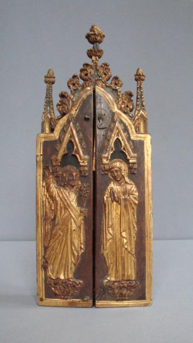 Gabled triptych, 2 and 3 registers, with quatrefoils (quatre-feuilles); reliefs (appliqués) (Front (closed))