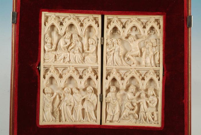 Diptych, 2 registers, 3 arches across (frise d'arcatures) (Front)