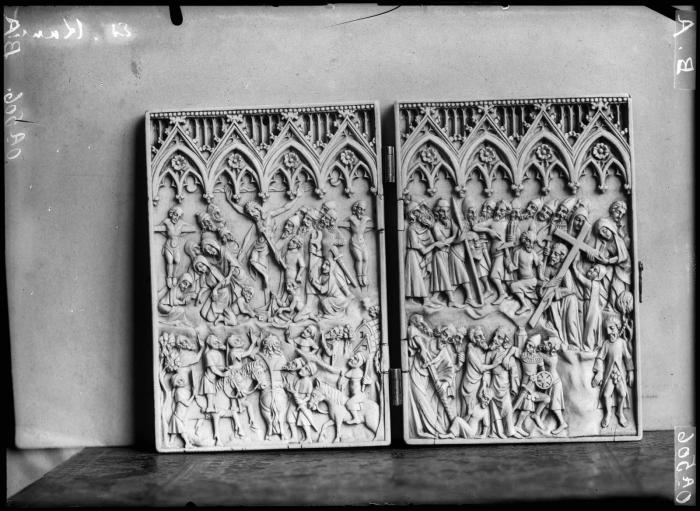 Diptych, 1 register, 4 arches across (plaquettes; frise d'arcatures) (Front)