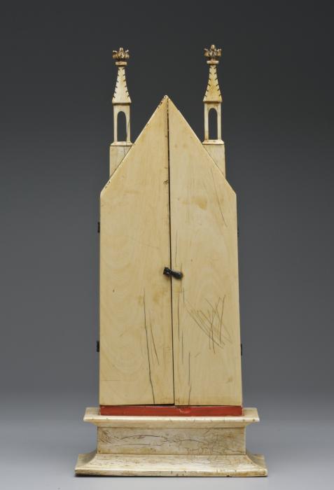 Gabled triptych, with arches (tabernacle; colonnettes) (Front, closed)