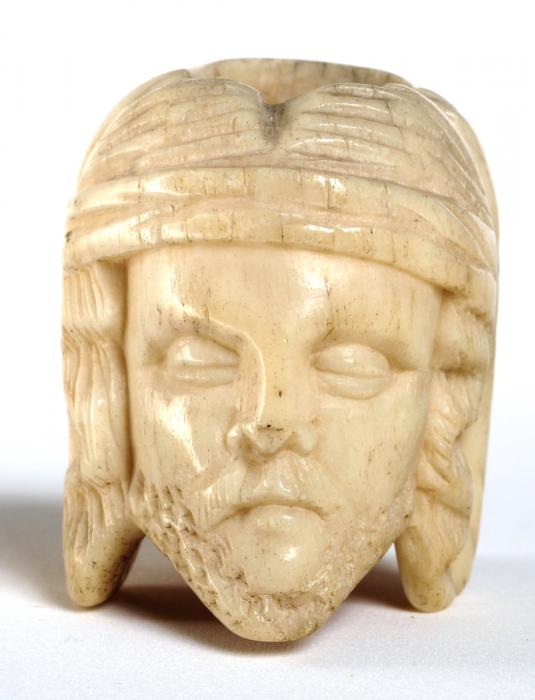 Rosary bead, 2 faces (chapelet) (Side 1)