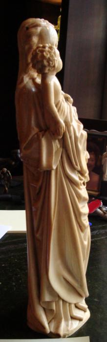 Statuette (Side)